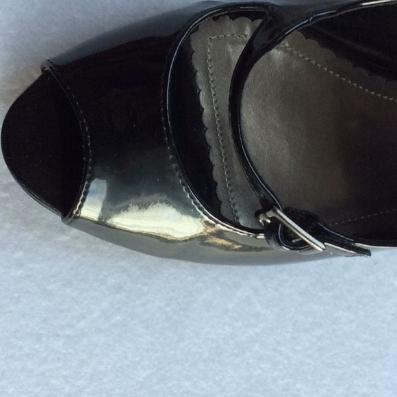 Shoes - Picture 4 of 4